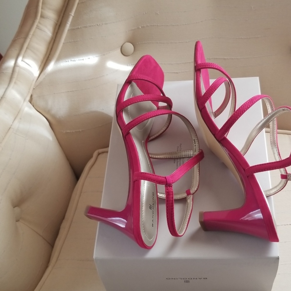 Shoes/Heels - Picture 2 of 4